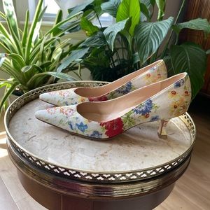 NEVER WORN -Manolo Blahnik pumps!!